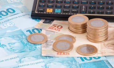 finance-concept-one-hundred-reais-bills-coins-with-calculator-pen-brazilian-money
